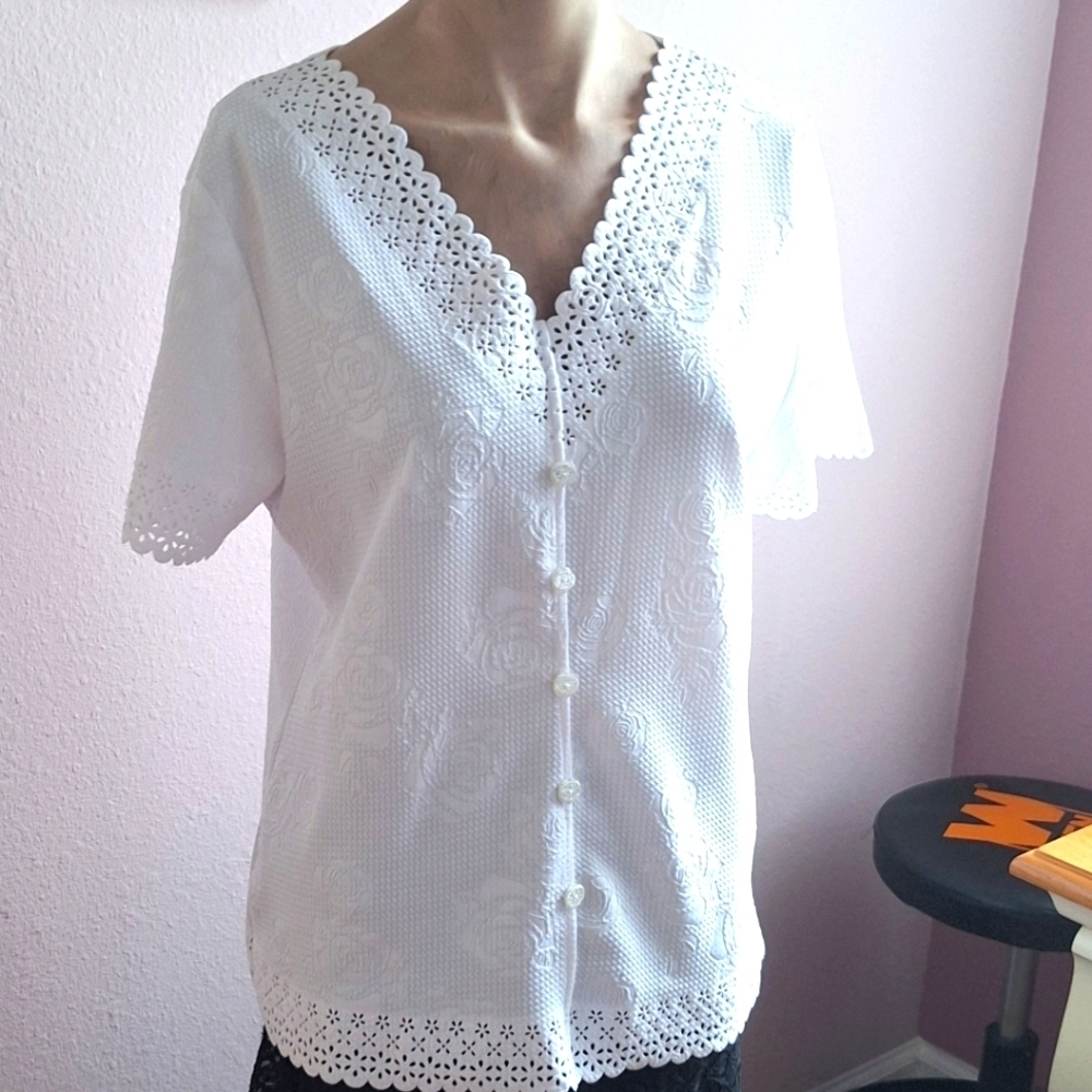 Chances R white PL Eyelet top